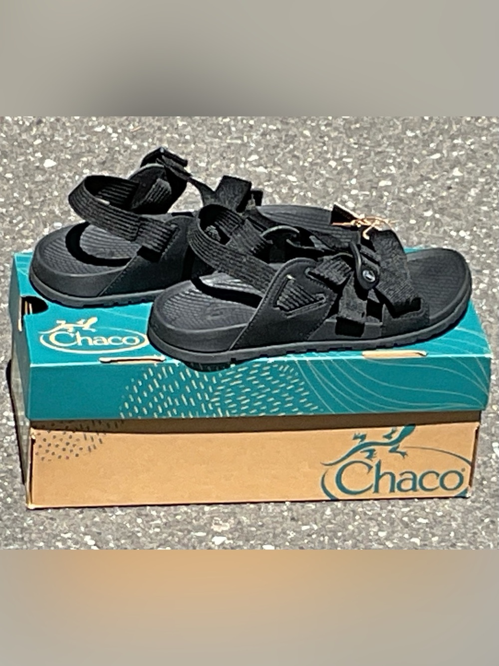 Chaco Lowdown 2 Black Outdoor Strap Sandals (NIB)